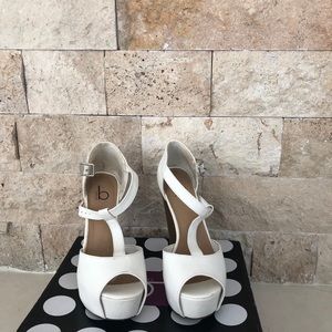 WHITE BAKER ELEGANT HEELS SIZE 7
